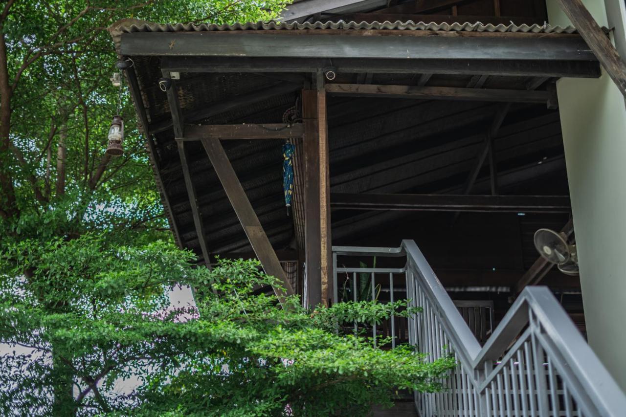 Makk Hotel Kampot Exteriör bild