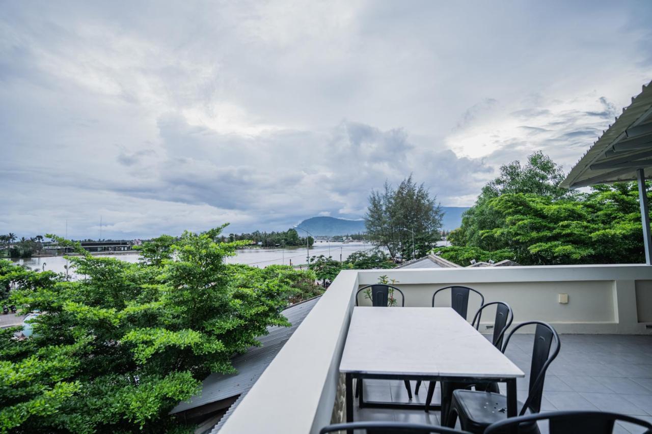 Makk Hotel Kampot Exteriör bild