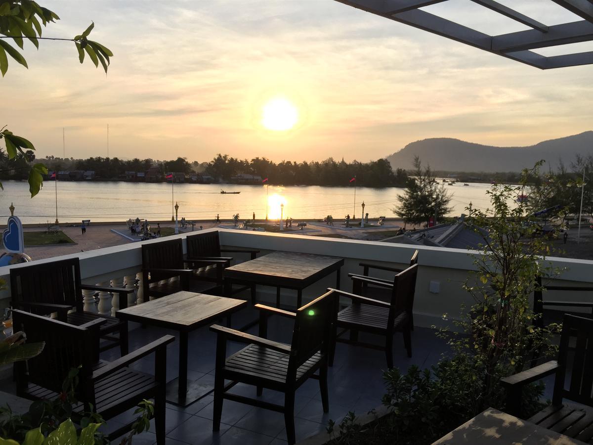Makk Hotel Kampot Exteriör bild