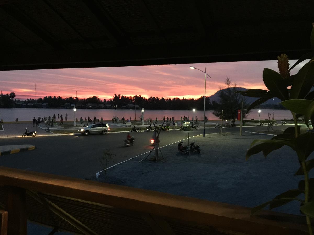 Makk Hotel Kampot Exteriör bild